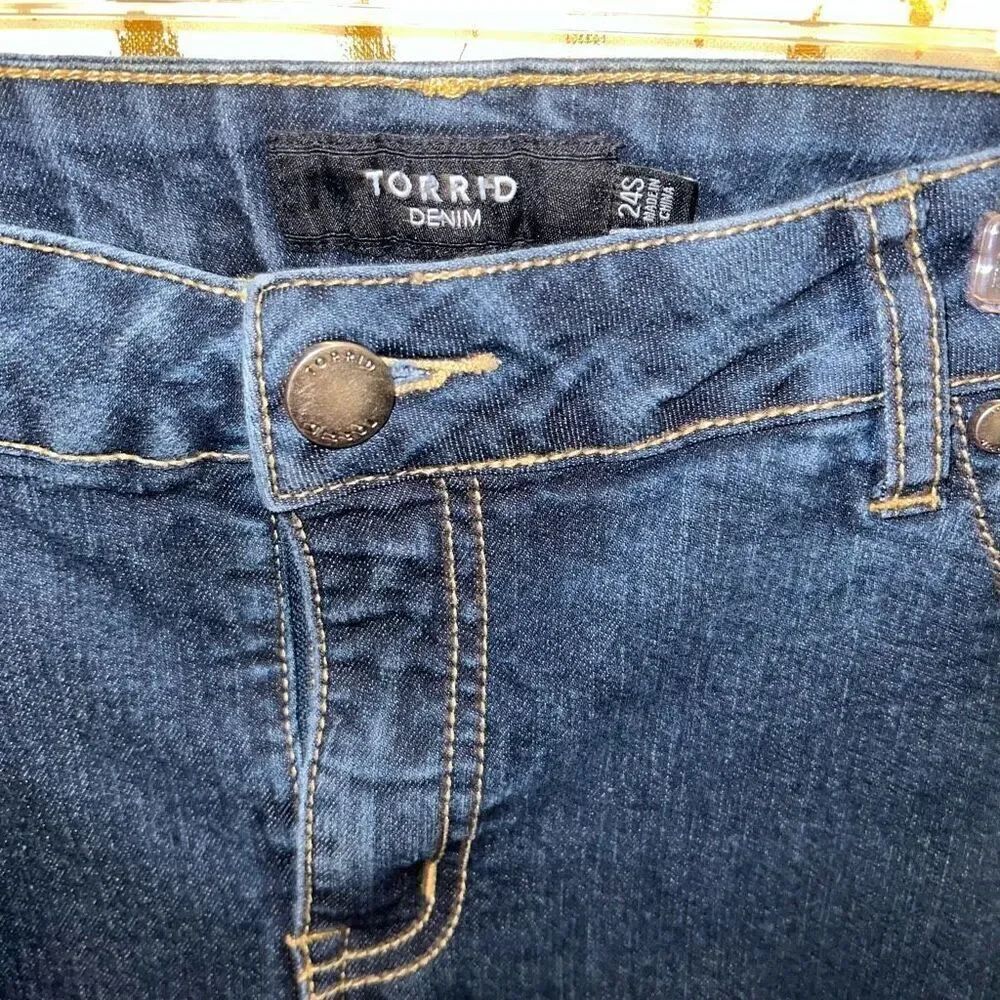 Torrid dark wash skinny jeans size 24S plus size
